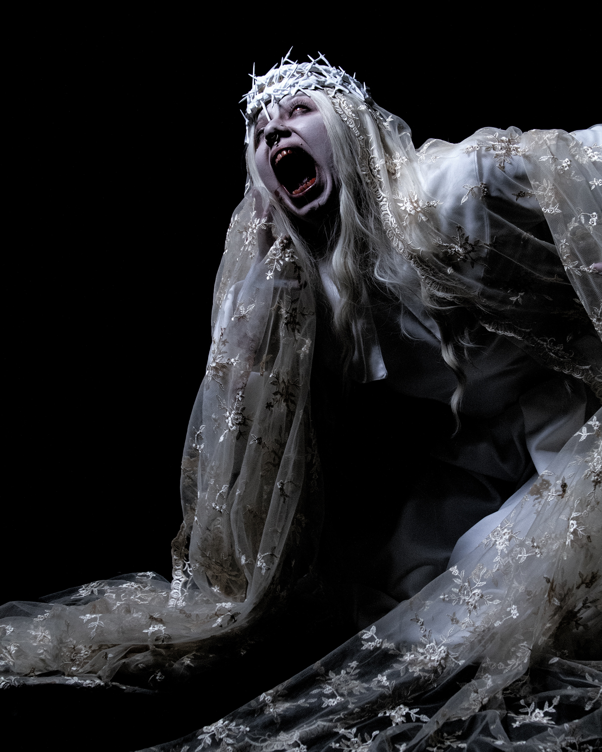 Forcing-Craft-From-White-Decor,-Like-Ink-Soak-The-Canvas-Foul